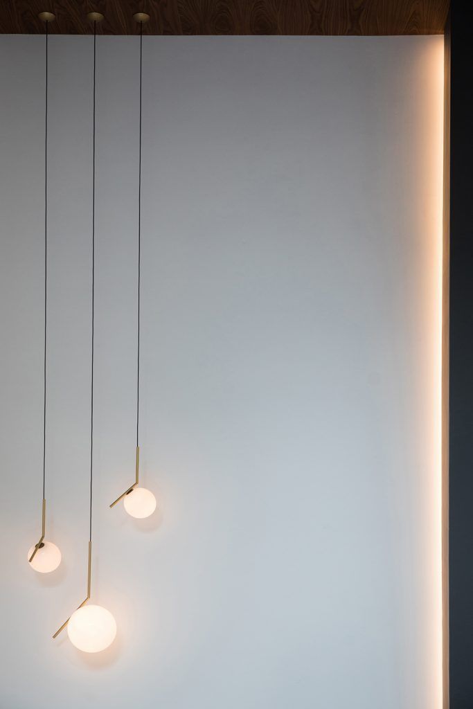 Interiorismo comercial e imagen de marca. Luminarias colgantes. Icónica Interiors